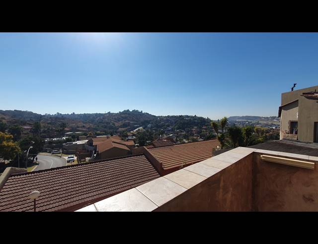 2 BEDROOM FREEHOLD FOR SALE IN OAKDENE